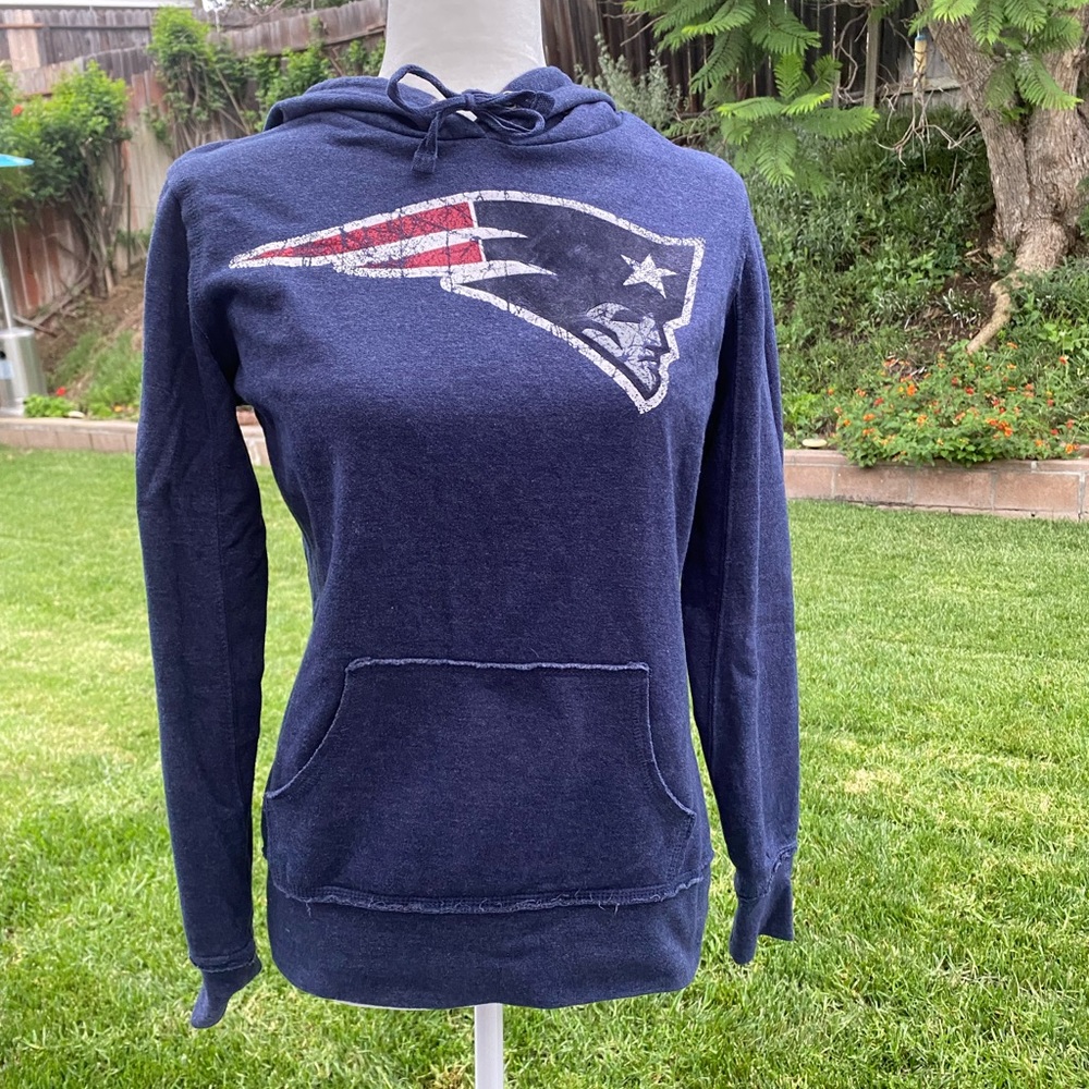 NFL Team Patriots women long sleeve hoodie. Size M.